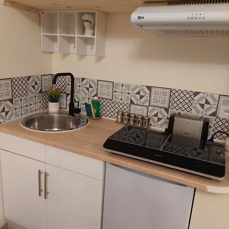 Bel Renove Au Coeur De La Rdc Pratique Ground Floor