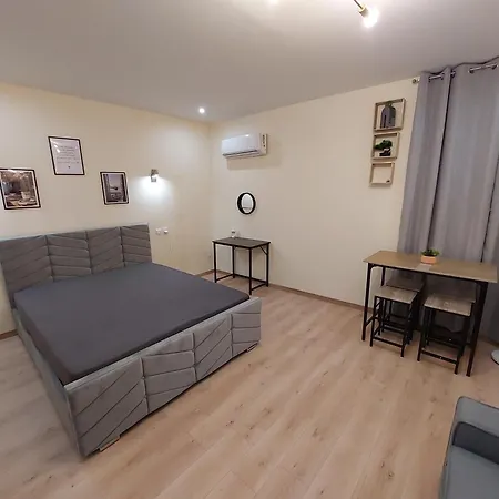 Belle Avec 2 2 Salles De Bain & Parking Gratuit Dans Le Rue Rdc Proche Centre *