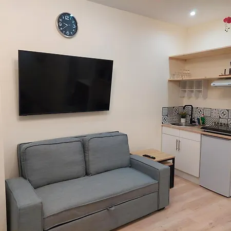 Belle Avec 2 2 Salles De Bain & Parking Gratuit Dans Le Rue Rdc Proche Centre Apartman Épernay