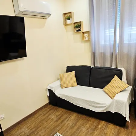 Belle Avec 2 2 Salles De Bain & Parking Gratuit Dans Le Rue Rdc Proche Centre Épernay