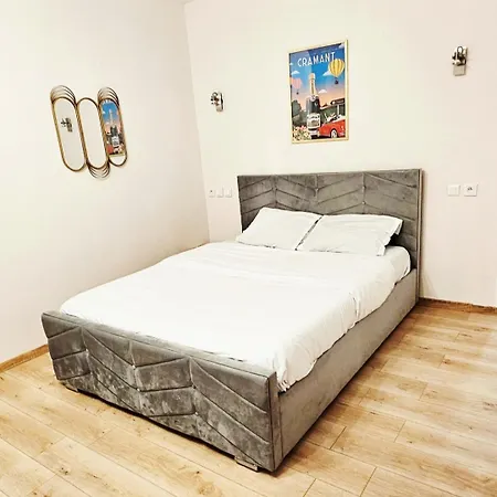 Belle Avec 2 2 Salles De Bain & Parking Gratuit Dans Le Rue Rdc Proche Centre Apartman
