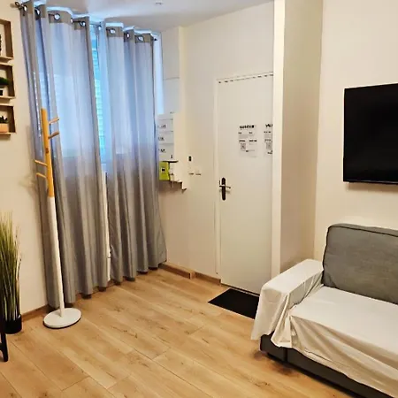 Apartman Belle Avec 2 2 Salles De Bain & Parking Gratuit Dans Le Rue Rdc Proche Centre *