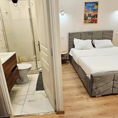Belle Avec 2 2 Salles De Bain & Parking Gratuit Dans Le Rue Rdc Proche Centre *