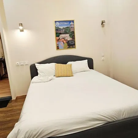 Belle Avec 2 2 Salles De Bain & Parking Gratuit Dans Le Rue Rdc Proche Centre