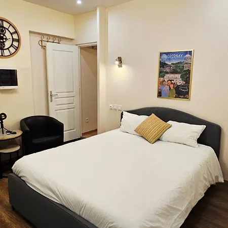 Apartament Belle Avec 2 2 Salles De Bain & Parking Gratuit Dans Le Rue Rdc Proche Centre *
