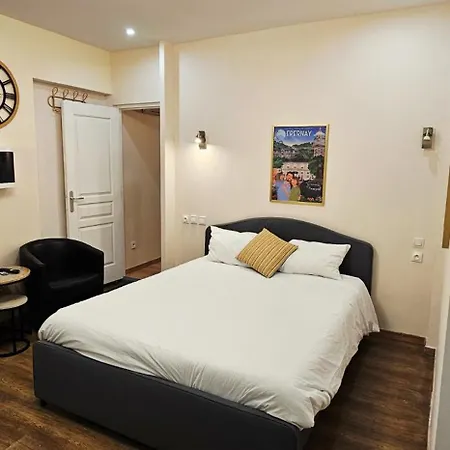 Belle Avec 2 2 Salles De Bain & Parking Gratuit Dans Le Rue Rdc Proche Centre Apartment Epernay