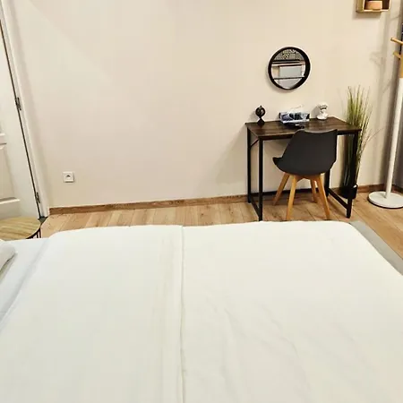 Belle Avec 2 2 Salles De Bain & Parking Gratuit Dans Le Rue Rdc Proche Centre *