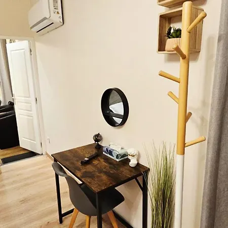 Apartament Belle Avec 2 2 Salles De Bain & Parking Gratuit Dans Le Rue Rdc Proche Centre