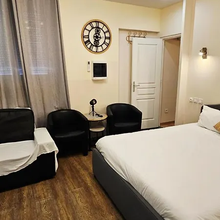 Belle Avec 2 2 Salles De Bain & Parking Gratuit Dans Le Rue Rdc Proche Centre Epernay