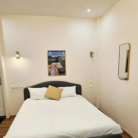 Belle Avec 2 2 Salles De Bain & Parking Gratuit Dans Le Rue Rdc Proche Centre Épernay
