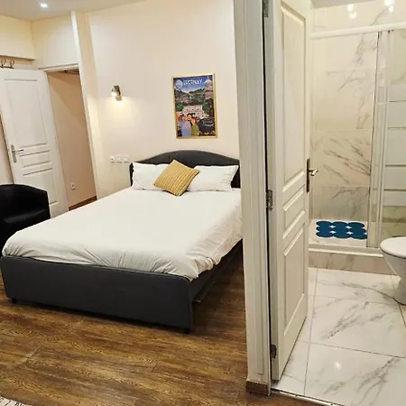Apartment Belle Avec 2 2 Salles De Bain & Parking Gratuit Dans Le Rue Rdc Proche Centre *