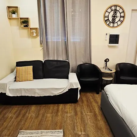 Belle Avec 2 2 Salles De Bain & Parking Gratuit Dans Le Rue Rdc Proche Centre * Épernay