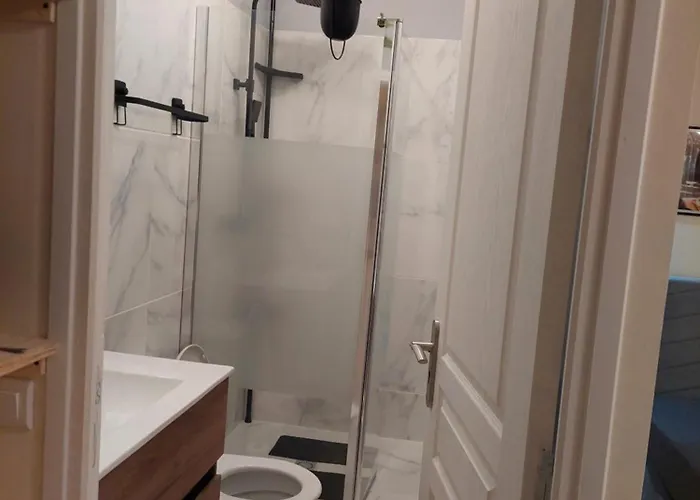 Bel Renove Au Coeur De La Rdc Pratique Ground Floor *